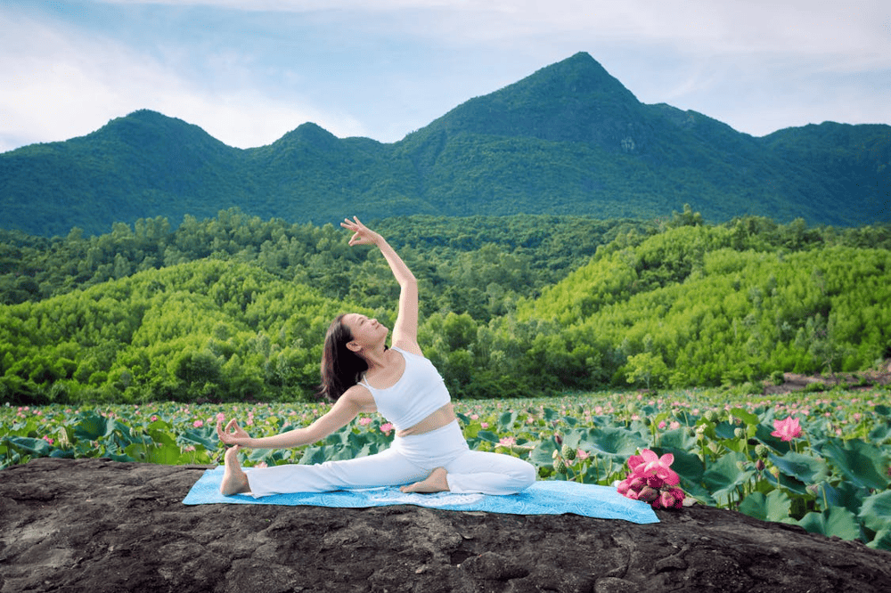 Stroll through the dreamy lotus pond via a bamboo path, best enjoyed in full bloom season (Source: Pexels)